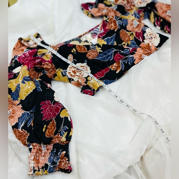 Band of the Free NWT Camille Berry Floral Crossover Tie Crop Top Bishop Sleeve - Picture 7 of 13